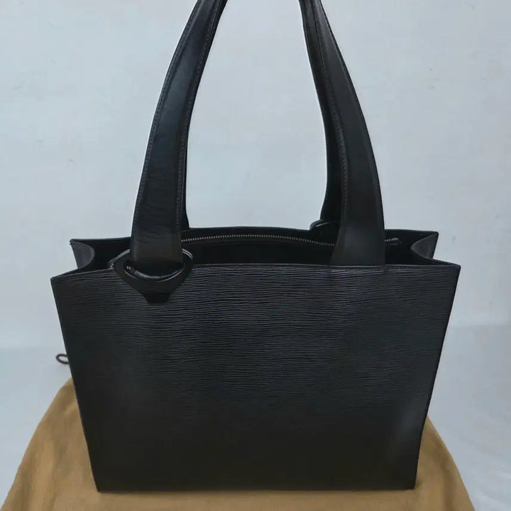 [BUNJANG] Louis Vuitton Epi Shoulder Bag Black / 루이비통 에삐 블랙 숄더백