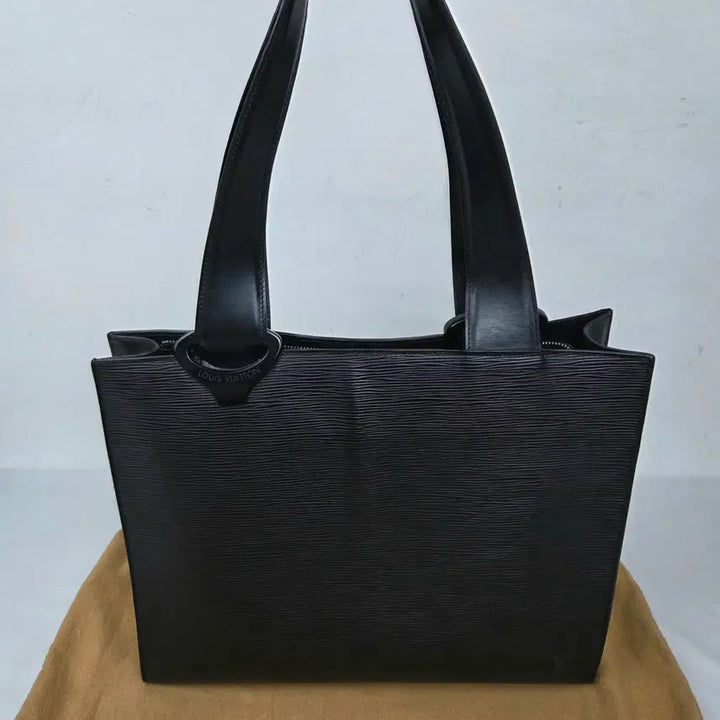 [BUNJANG] Louis Vuitton Epi Shoulder Bag Black / 루이비통 에삐 블랙 숄더백