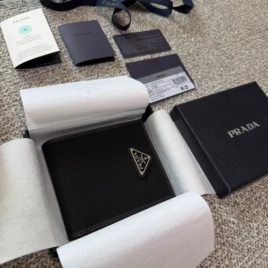 [BUNJANG] Prada Re-Nylon Bi-fold Wallet / 프라다 리나일론 반지갑 남성용 (정품)