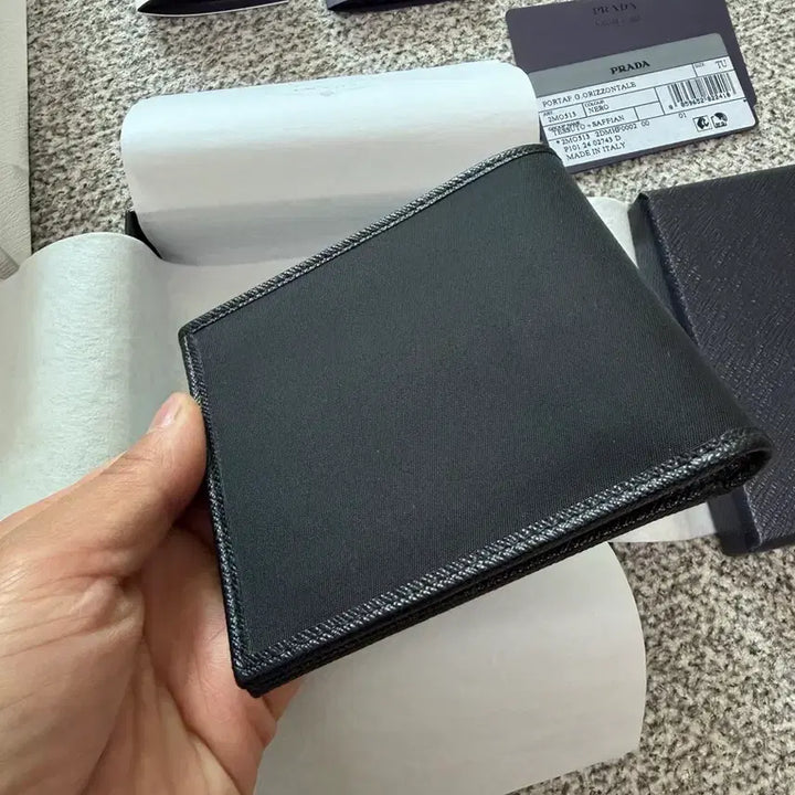 [BUNJANG] Prada Re-Nylon Bi-fold Wallet / 프라다 리나일론 반지갑 남성용 (정품)