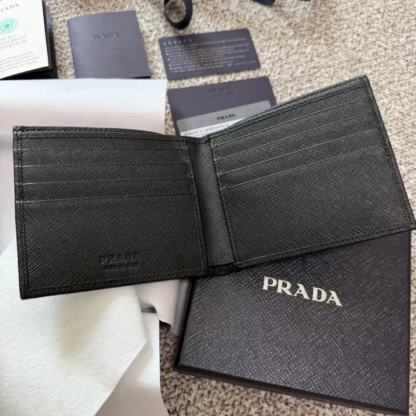 [BUNJANG] Prada Re-Nylon Bi-fold Wallet / 프라다 리나일론 반지갑 남성용 (정품)