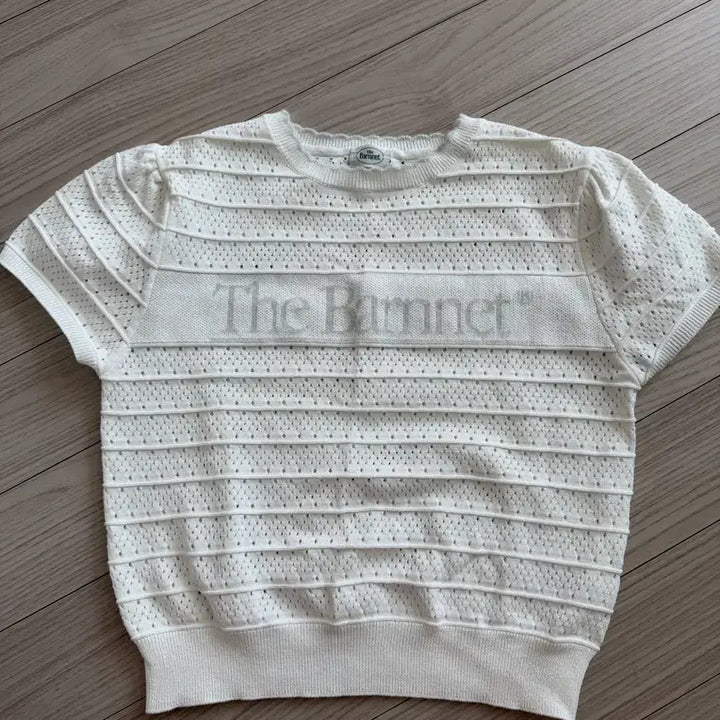 [BUNJANG] The Barnet Helen Logo Jacquard Knit Ivory / 더바넷 헬렌 로고 자카드 니트 아이보리