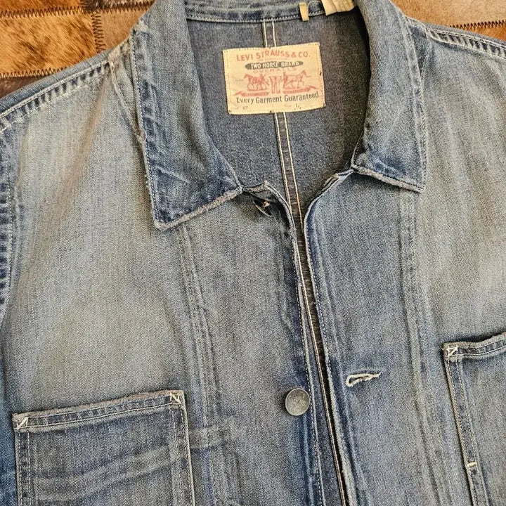 [SOLD OUT] L.V.C 20s 복각 유즈드 가공 페인팅 커버올 자켓
