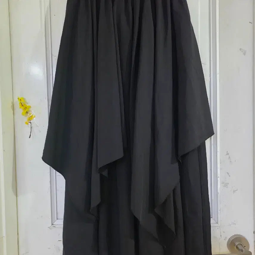 [BUNJANG] Black Long Skirt Spring Collection / 봄  검정   디자인이쁜   롱스커트   깨끗해요 허리88까지