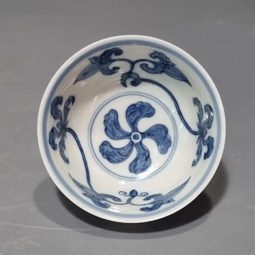 [BUNJANG] Ming Dynasty Chenghua Celadon Porcelain Bowl with Floral Motif / 대명성화년제 청화 절지초화문완. 지름9.4 높이 4.6