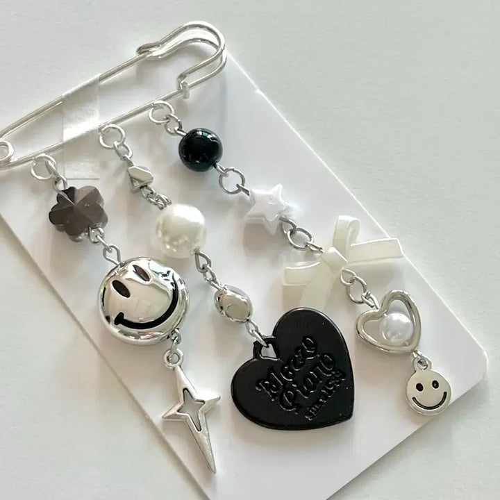 [BUNJANG] Y2K Black Heart Safety Pin Keychain / Y2K 스마일 블랙하트 옷핀 키링(가로5cm)