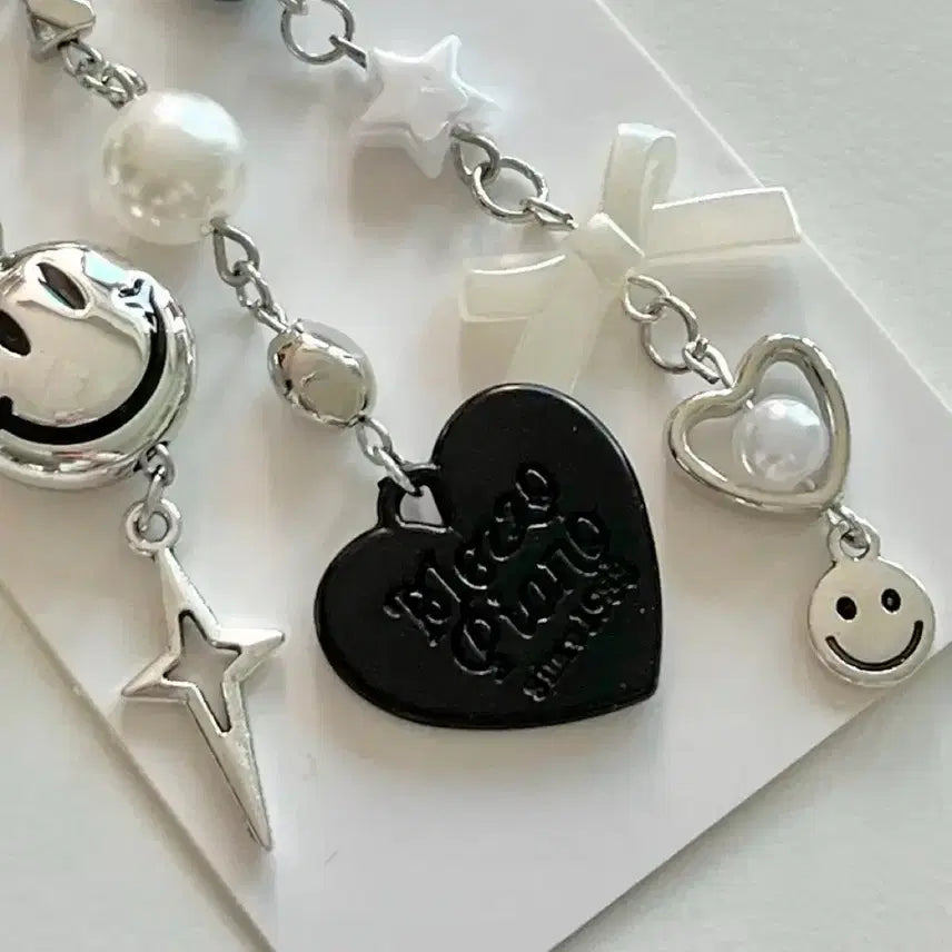 [BUNJANG] Y2K Black Heart Safety Pin Keychain / Y2K 스마일 블랙하트 옷핀 키링(가로5cm)