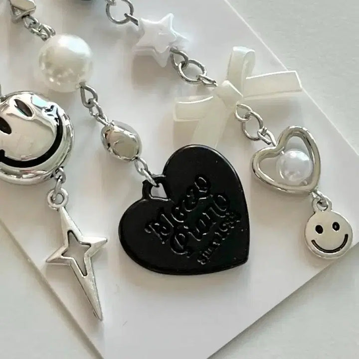 [BUNJANG] Y2K Black Heart Safety Pin Keychain / Y2K 스마일 블랙하트 옷핀 키링(가로5cm)