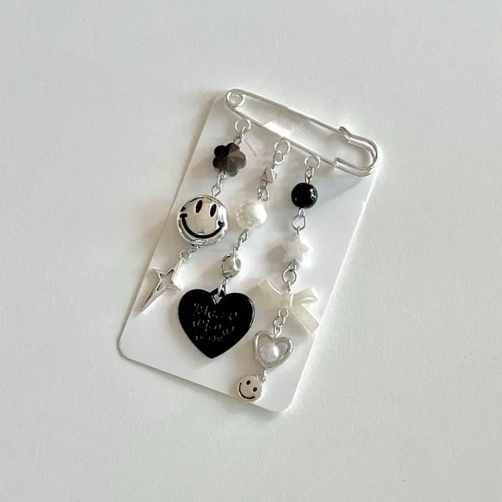 [BUNJANG] Y2K Black Heart Safety Pin Keychain / Y2K 스마일 블랙하트 옷핀 키링(가로5cm)