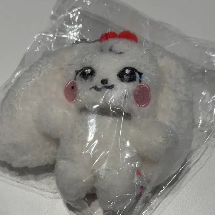 [BUNJANG] IVE Official Jang Wonyoung Mini-V 04 Cherry 10cm Keychain Doll / 미개봉)아이브 팝업 장원영 미니브 04 체리 10cm 키링 인형