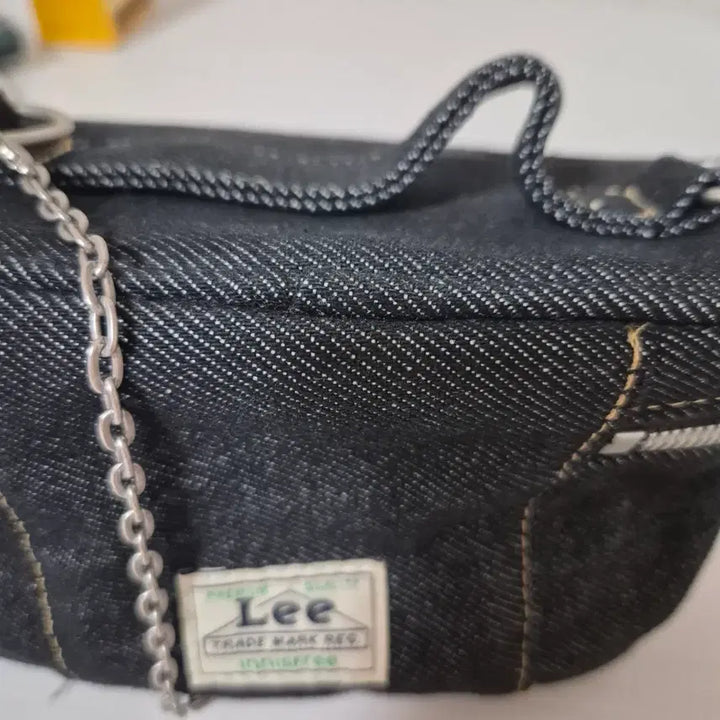 [BUNJANG] Innisfree Lee Denim Chain Mini Crossbody Bag / 이니스프리 Lee 데님 체인 미니 크로스백