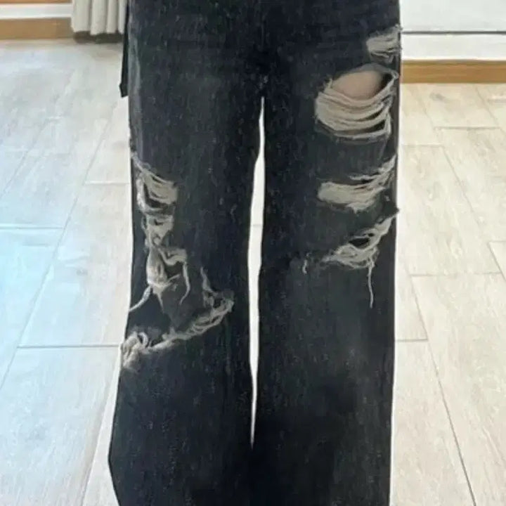 [BUNJANG] Karina Rock Cake Black Wide Pants / 카리나 락케이크 데미지 진 블랙 와이드 팬츠