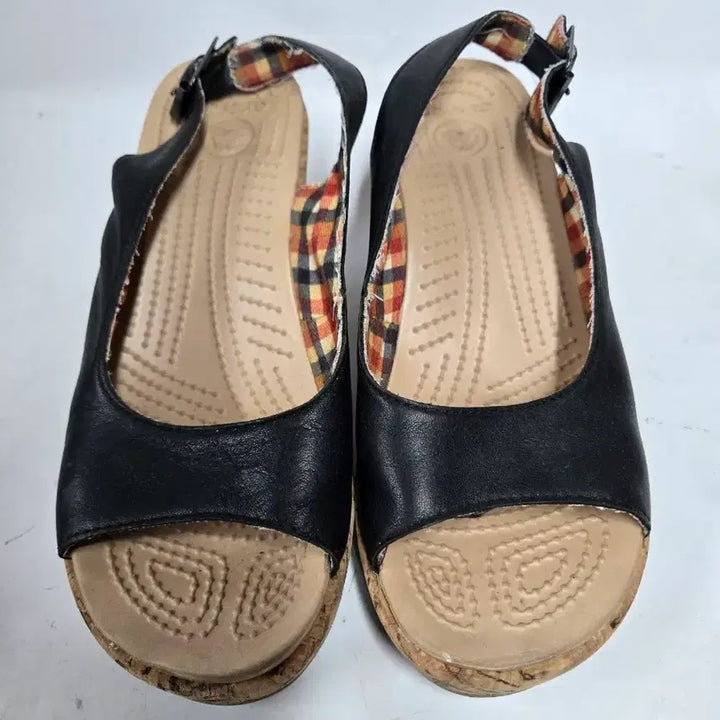 [SOLD OUT] 크록스 웨지힐 샌들 블랙 W6