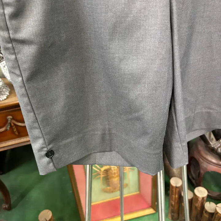 [BUNJANG] Thom Browne Unisex Wool Twill Classic Shorts / 톰브라운 남녀공용 울 트윌 클래식 쇼츠 반바지