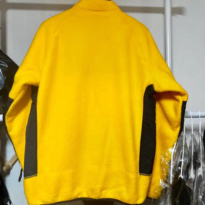 [BUNJANG] New Era Polar Fleece Zip-Up Dark Yellow L / [L] 뉴에라 폴라 플리스 집업 다크 옐로우 12866475