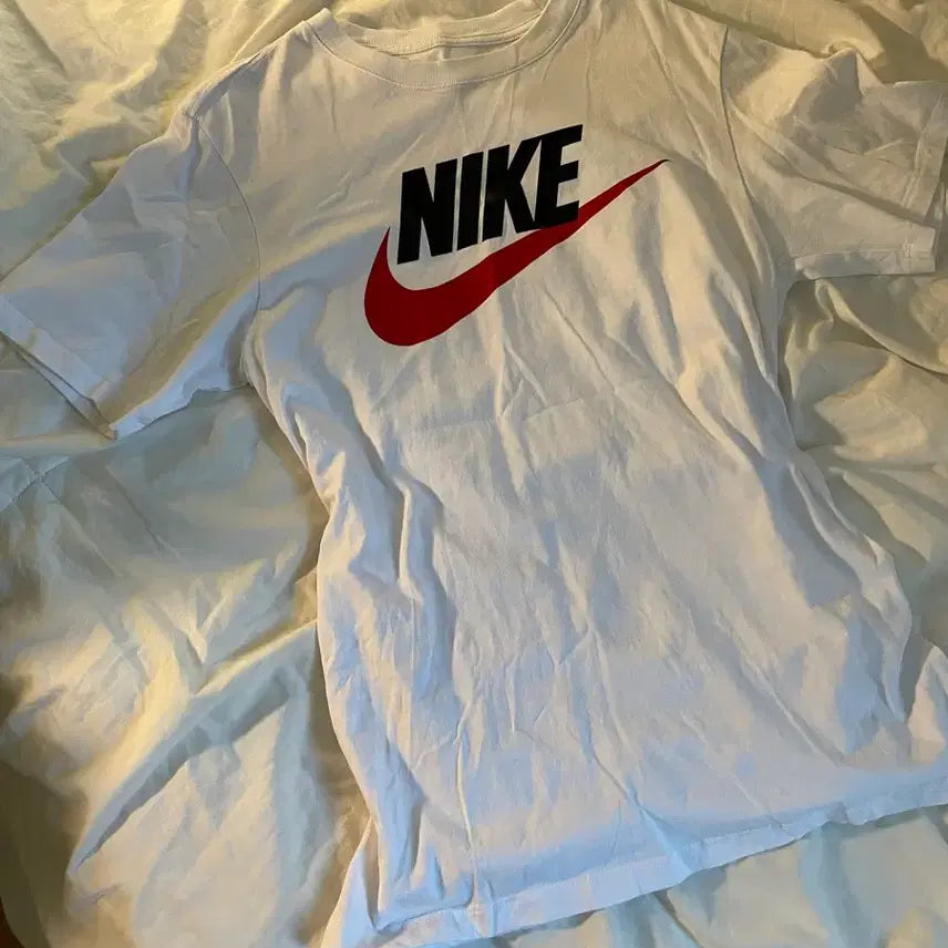 [SOLD OUT] 나이키 흰색 반팔 티셔츠