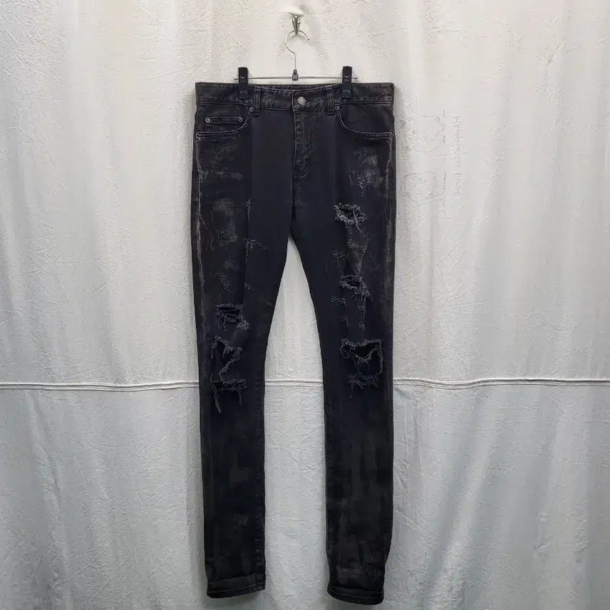 [SOLD OUT] 생로랑 블랙 데미지 워싱진