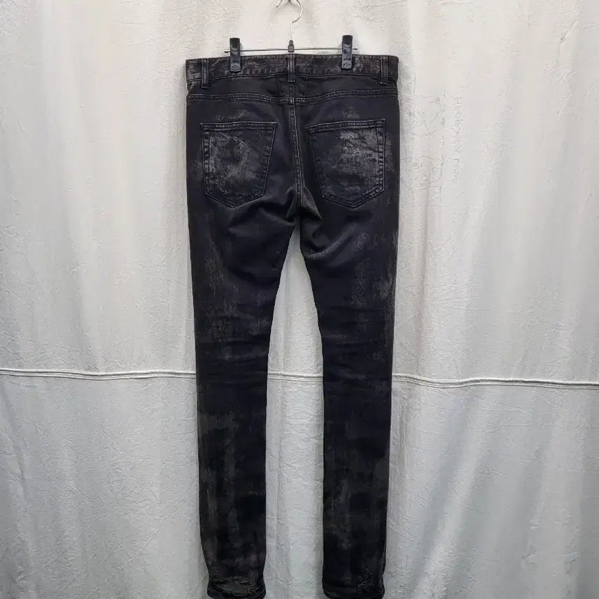 [SOLD OUT] 생로랑 블랙 데미지 워싱진