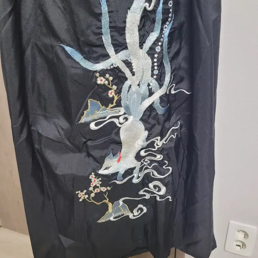 [BUNJANG] Embroidered Black Long Skirt (Korean Traditional Style) / 개량한복  자수 포인트 블랙 롱 스커트  ~77까지가능