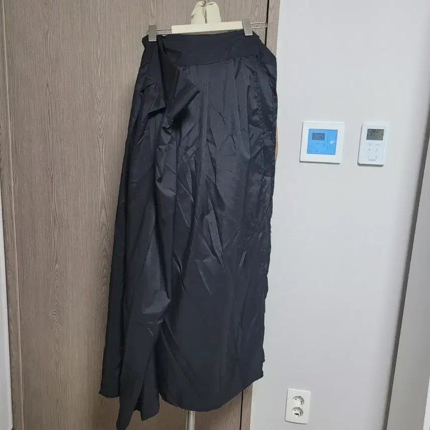 [BUNJANG] Embroidered Black Long Skirt (Korean Traditional Style) / 개량한복  자수 포인트 블랙 롱 스커트  ~77까지가능