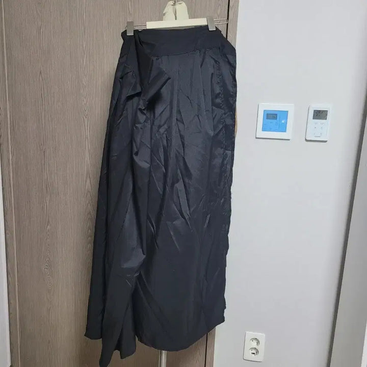 [BUNJANG] Embroidered Black Long Skirt (Korean Traditional Style) / 개량한복  자수 포인트 블랙 롱 스커트  ~77까지가능
