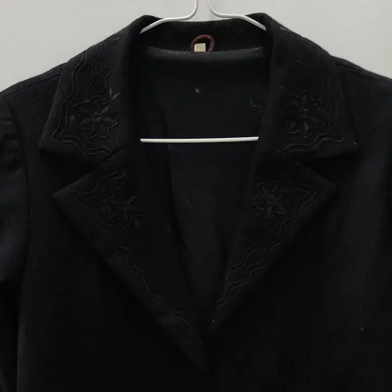 [BUNJANG] Vintage Ethnic Embroidery Collar Slim Fit Chic Black Blazer / 빈티지 에스닉 자수카라 슬림핏 시크 블랙 블레이저