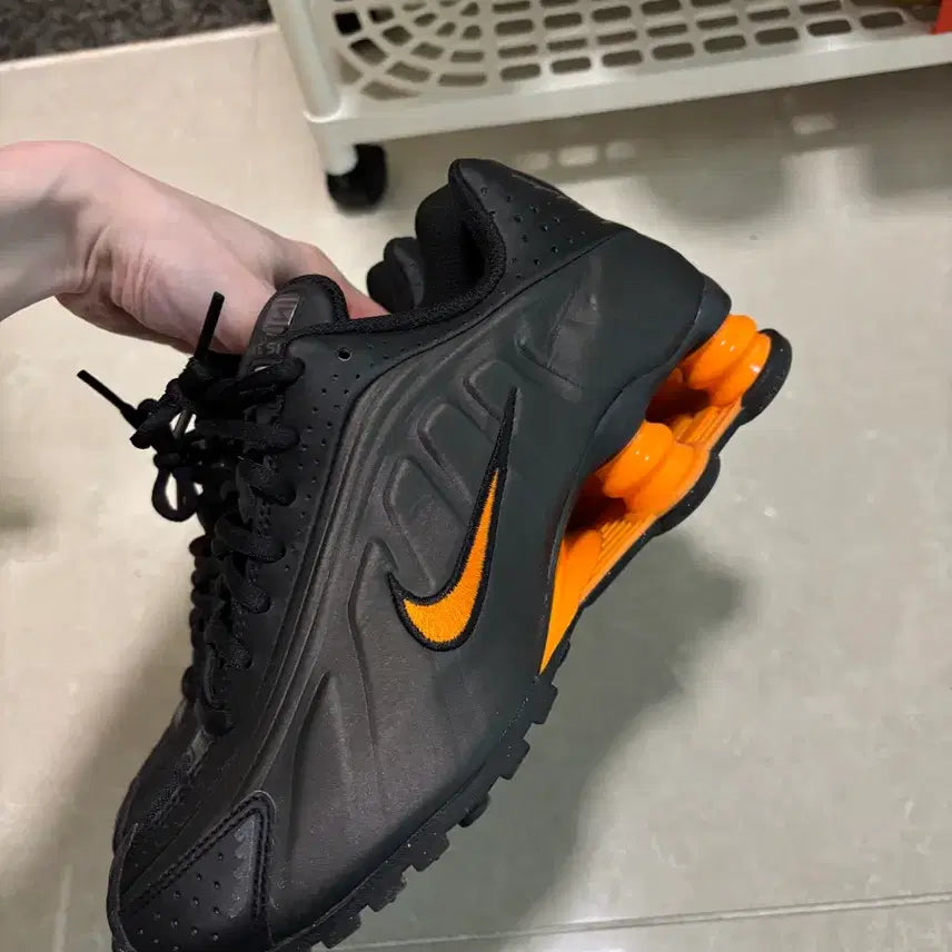 [BUNJANG] Nike Shox R4 Black Junior Shoes (235mm) / 나이키 샥스 R4 블랙 235