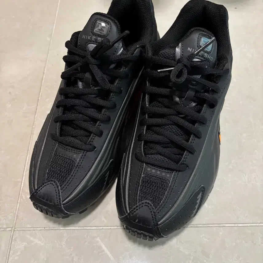 [BUNJANG] Nike Shox R4 Black Junior Shoes (235mm) / 나이키 샥스 R4 블랙 235