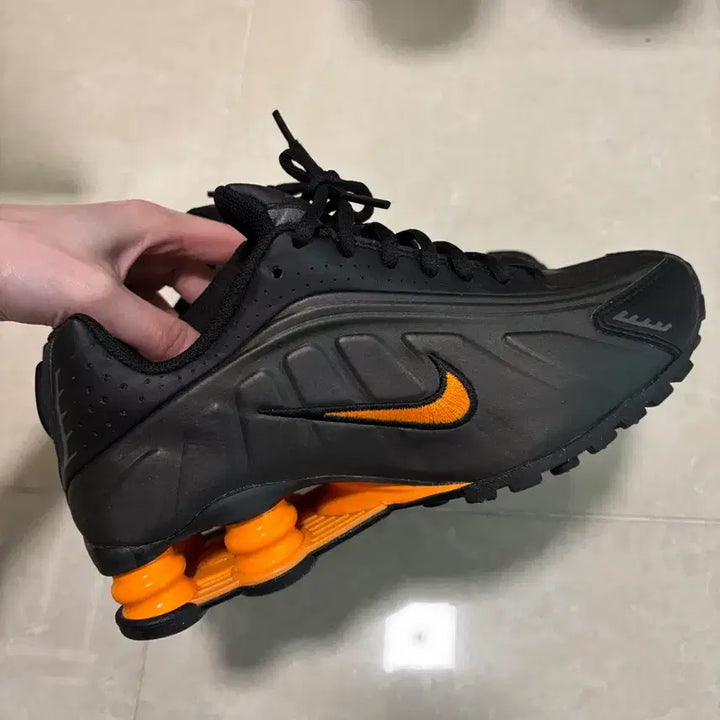[BUNJANG] Nike Shox R4 Black Junior Shoes (235mm) / 나이키 샥스 R4 블랙 235