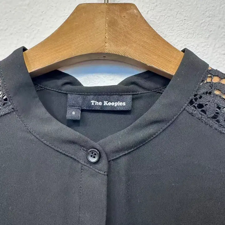[BUNJANG] Thekoops Black Lace Blouse Size S / 더쿱스 블랙 레이스 블라우스 S 팝니다