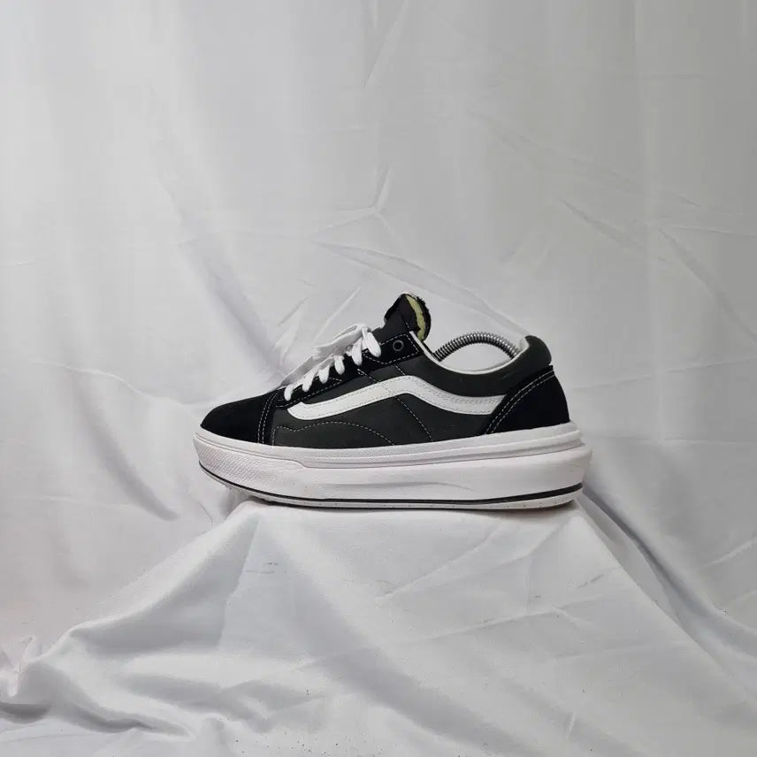 [BUNJANG] Vans Old Skool Overt CC "Black White" Vintage Sneakers / 빈티지하서 270 반스 올드스쿨 오버트 CC 블랙 화이트 스니커즈