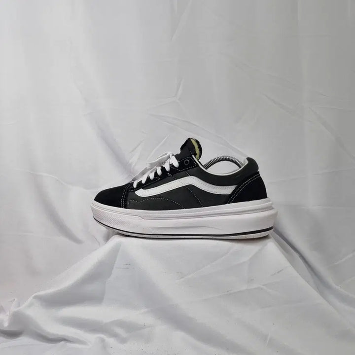 [BUNJANG] Vans Old Skool Overt CC "Black White" Vintage Sneakers / 빈티지하서 270 반스 올드스쿨 오버트 CC 블랙 화이트 스니커즈