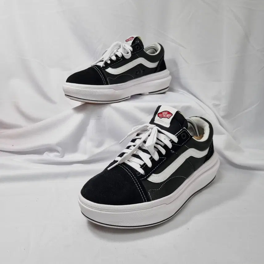 [BUNJANG] Vans Old Skool Overt CC "Black White" Vintage Sneakers / 빈티지하서 270 반스 올드스쿨 오버트 CC 블랙 화이트 스니커즈