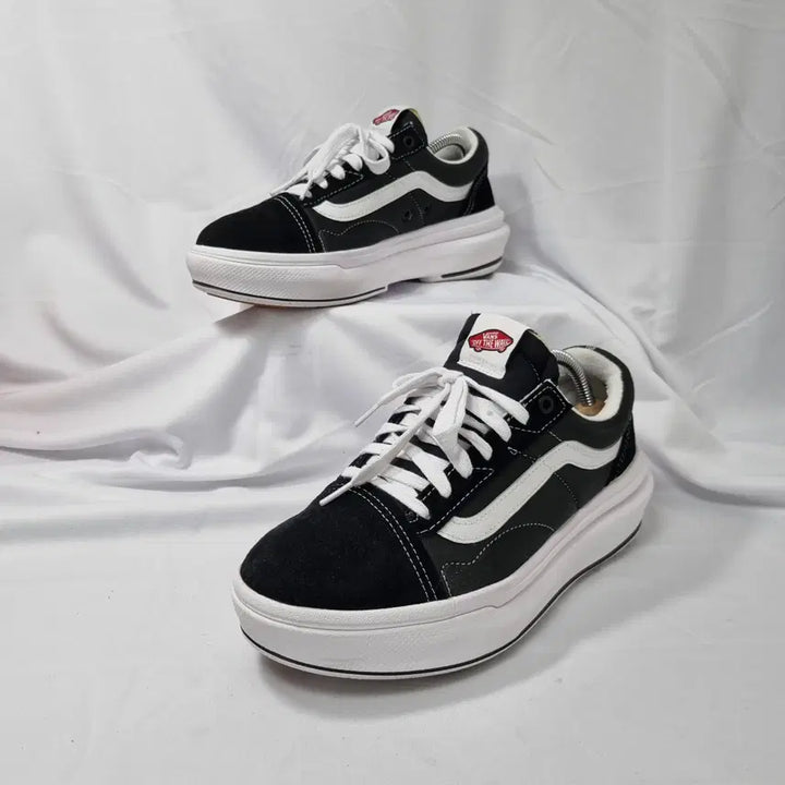 [BUNJANG] Vans Old Skool Overt CC "Black White" Vintage Sneakers / 빈티지하서 270 반스 올드스쿨 오버트 CC 블랙 화이트 스니커즈