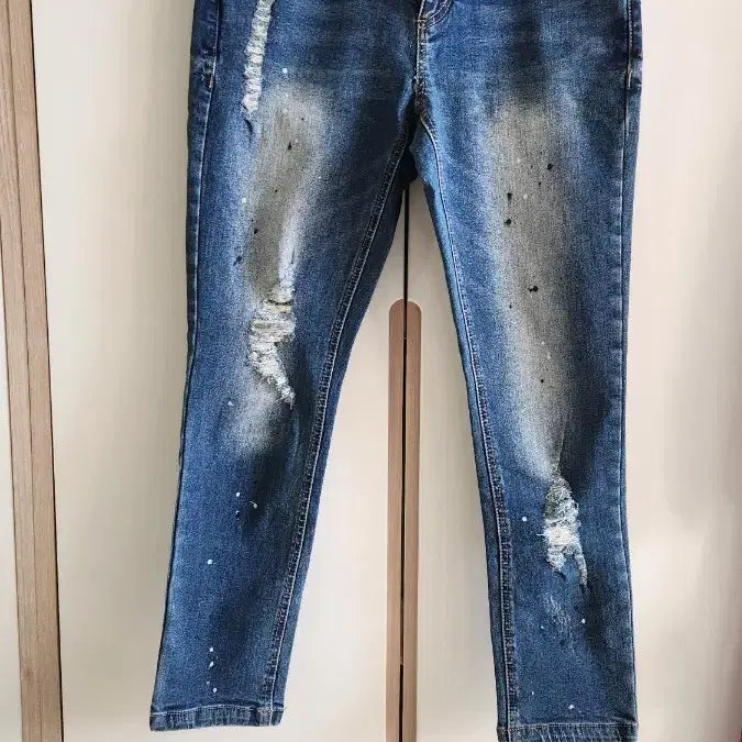 [BUNJANG] Jucy Judy Distressed Wash Jeans / 쥬시쥬디데미지 워싱 청바지