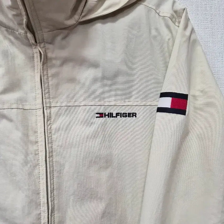 [BUNJANG] Tommy Hilfiger Hooded Windbreaker Jacket Ivory / 타미힐피거 후드 바람막이 아이보리