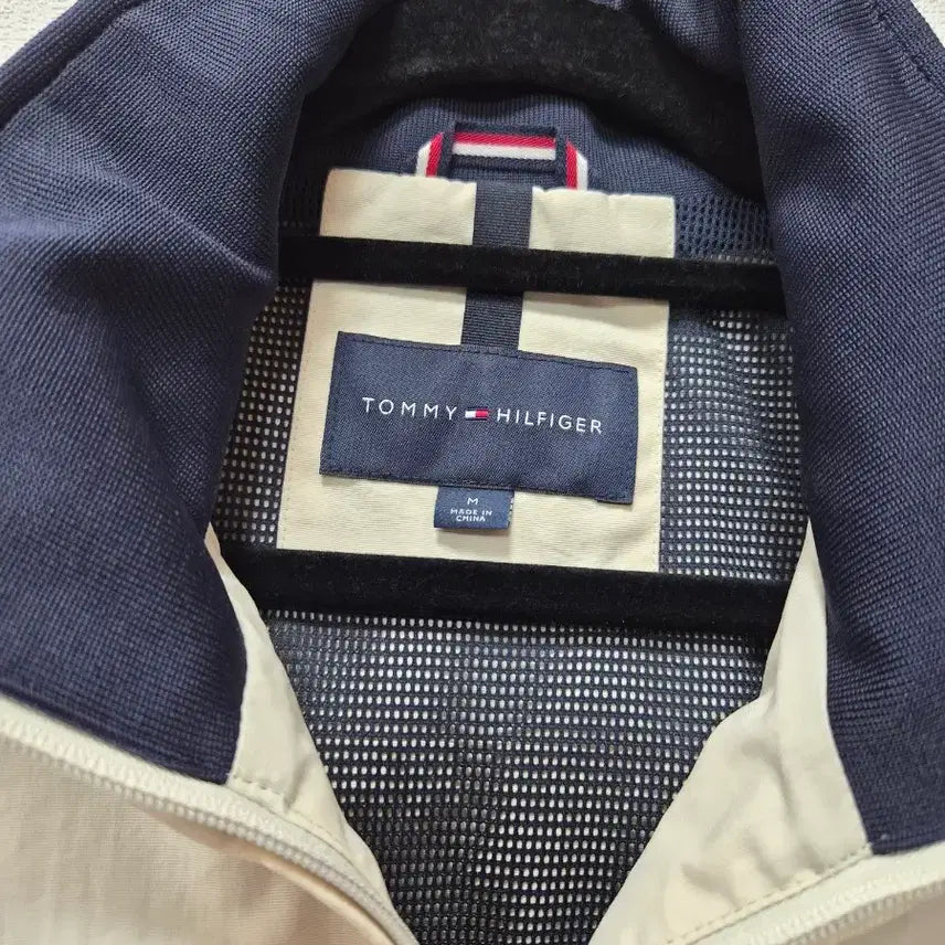 [BUNJANG] Tommy Hilfiger Hooded Windbreaker Jacket Ivory / 타미힐피거 후드 바람막이 아이보리