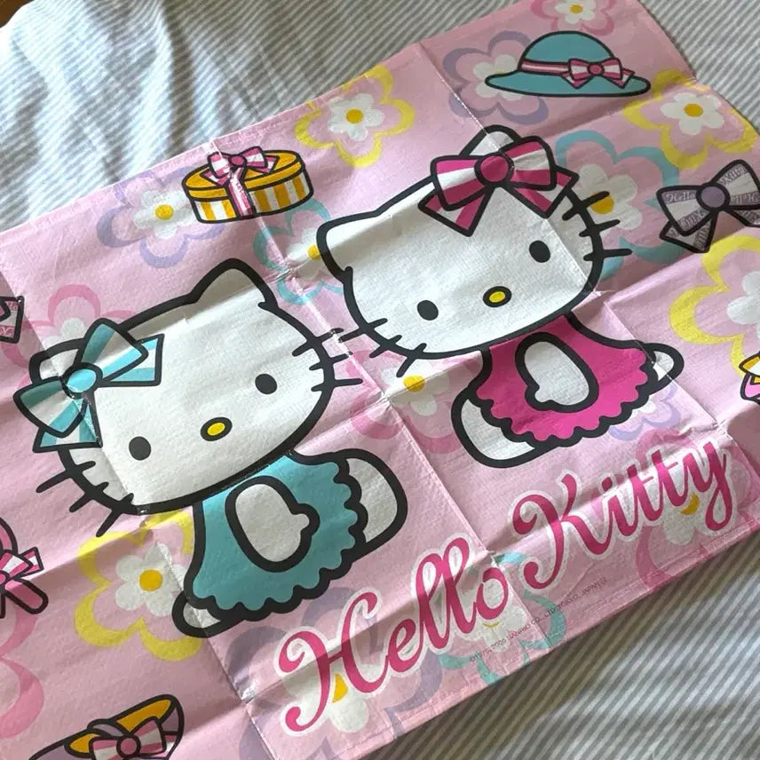 [BUNJANG] Classic 2006 Hello Kitty Picnic Mat / 고전 2006 헬로키티 돗자리