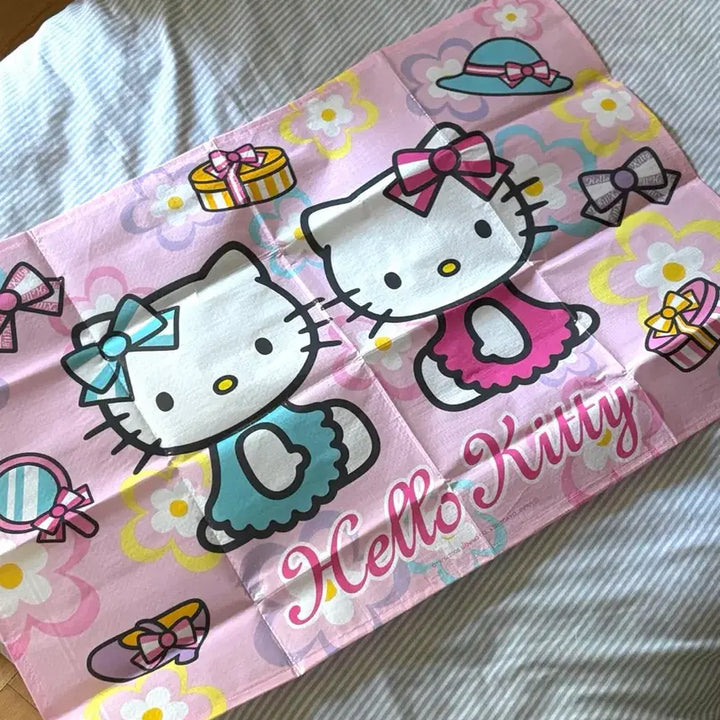 [BUNJANG] Classic 2006 Hello Kitty Picnic Mat / 고전 2006 헬로키티 돗자리