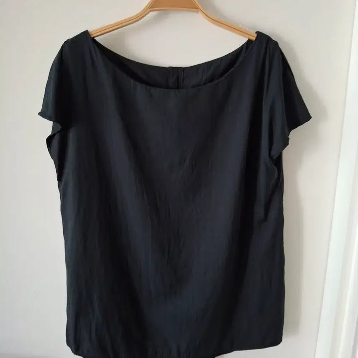 [BUNJANG] Black Blouse with Back Detail (Size 55-66) / 뒷포인트 블라우스55~66