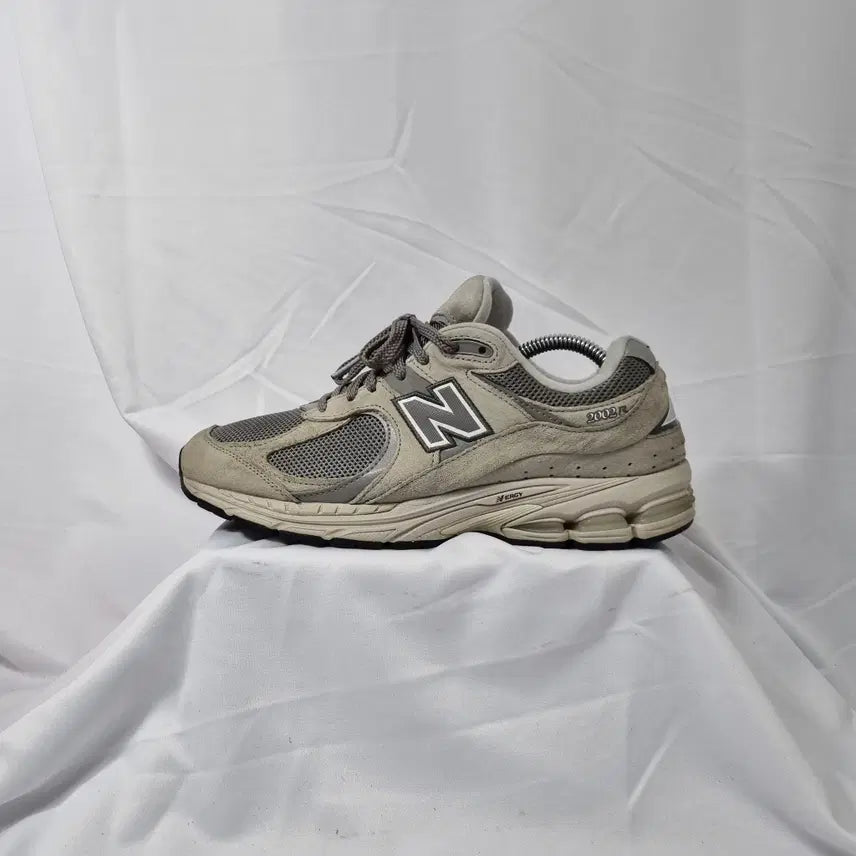 [BUNJANG] New Balance 2002R Grey Sneakers / 빈티지하서 270 뉴발란스 2002R 그레이 스니커즈 운동화