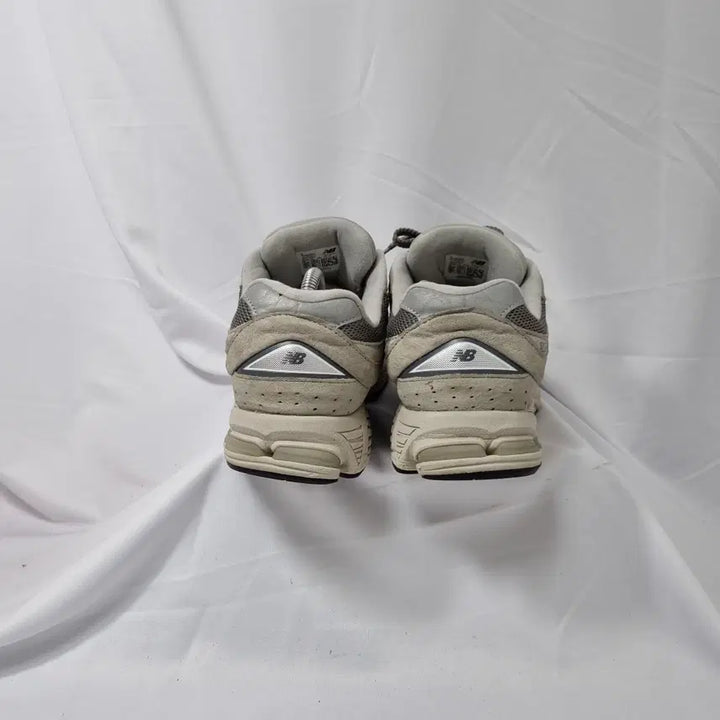 [BUNJANG] New Balance 2002R Grey Sneakers / 빈티지하서 270 뉴발란스 2002R 그레이 스니커즈 운동화