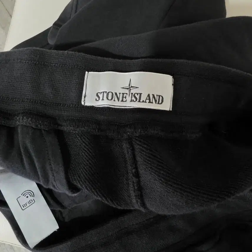 [BUNJANG] Stone Island 23SS Black Shorts - Size M / 23ss 스톤아일랜드 블랙 반바지 M