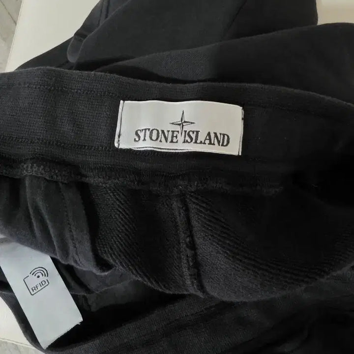 [BUNJANG] Stone Island 23SS Black Shorts - Size M / 23ss 스톤아일랜드 블랙 반바지 M