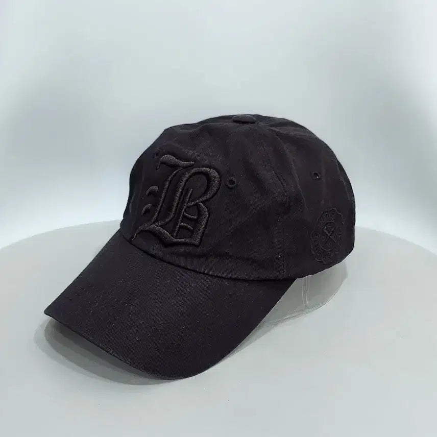 [BUNJANG] Black Embroidered Logo Ball Cap / 블랙 자수 로고 볼캡 모자 올블랙