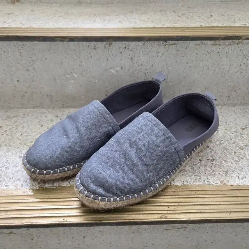 [BUNJANG] Zara Slip-on Sneakers Grey / 자라 ZARA 슬립온 그레이