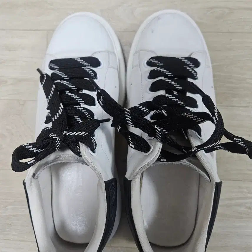 [BUNJANG] Alexander McQueen Oversized Sole Sneakers White Black / 알렉산더맥퀸 오버솔 스니커즈 화이트 블랙