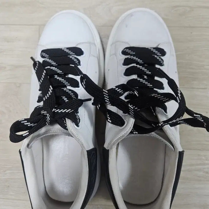 [BUNJANG] Alexander McQueen Oversized Sole Sneakers White Black / 알렉산더맥퀸 오버솔 스니커즈 화이트 블랙