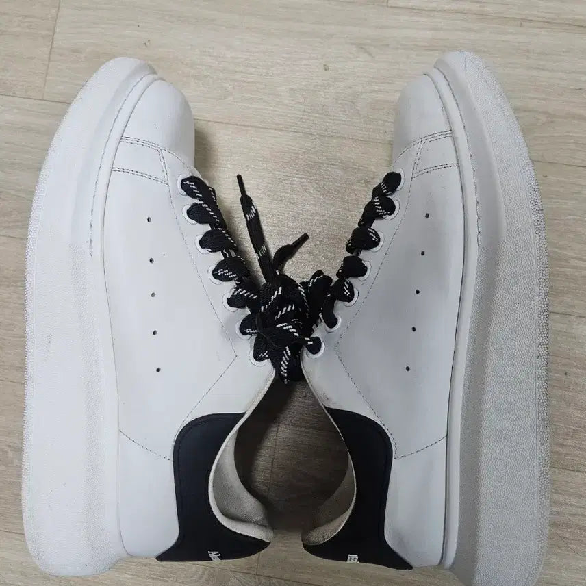 [BUNJANG] Alexander McQueen Oversized Sole Sneakers White Black / 알렉산더맥퀸 오버솔 스니커즈 화이트 블랙