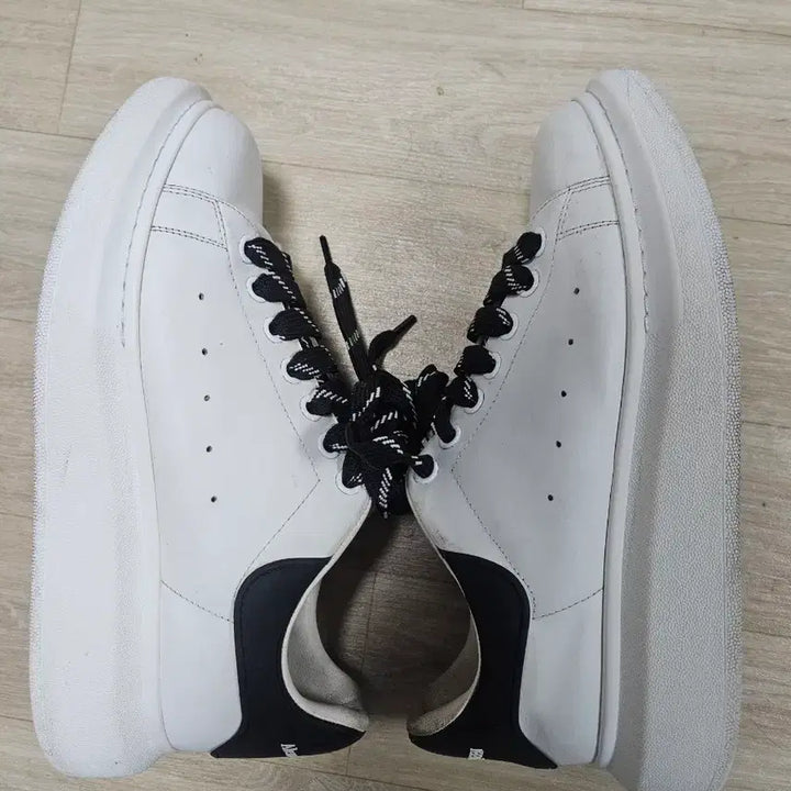 [BUNJANG] Alexander McQueen Oversized Sole Sneakers White Black / 알렉산더맥퀸 오버솔 스니커즈 화이트 블랙